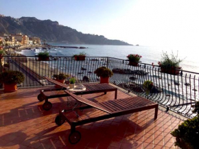  Miriam Sea Front Apartment Jacuzzi  Джардини Наксос